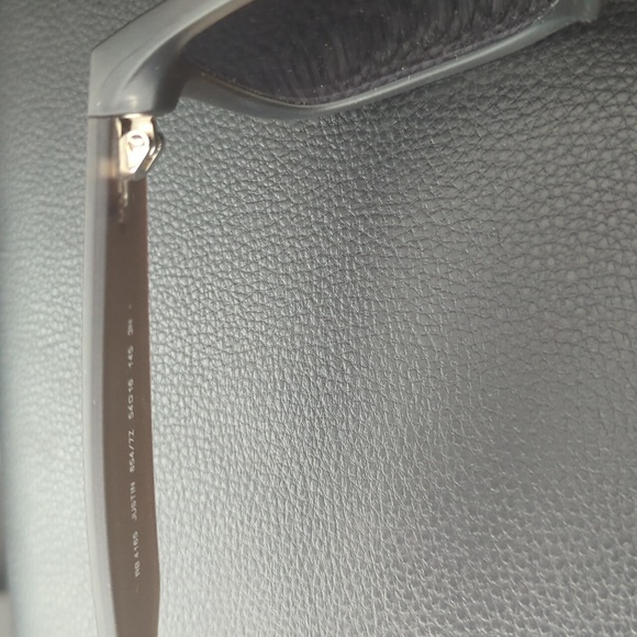 Ray-Ban Sunglasses - Picture 5 of 6